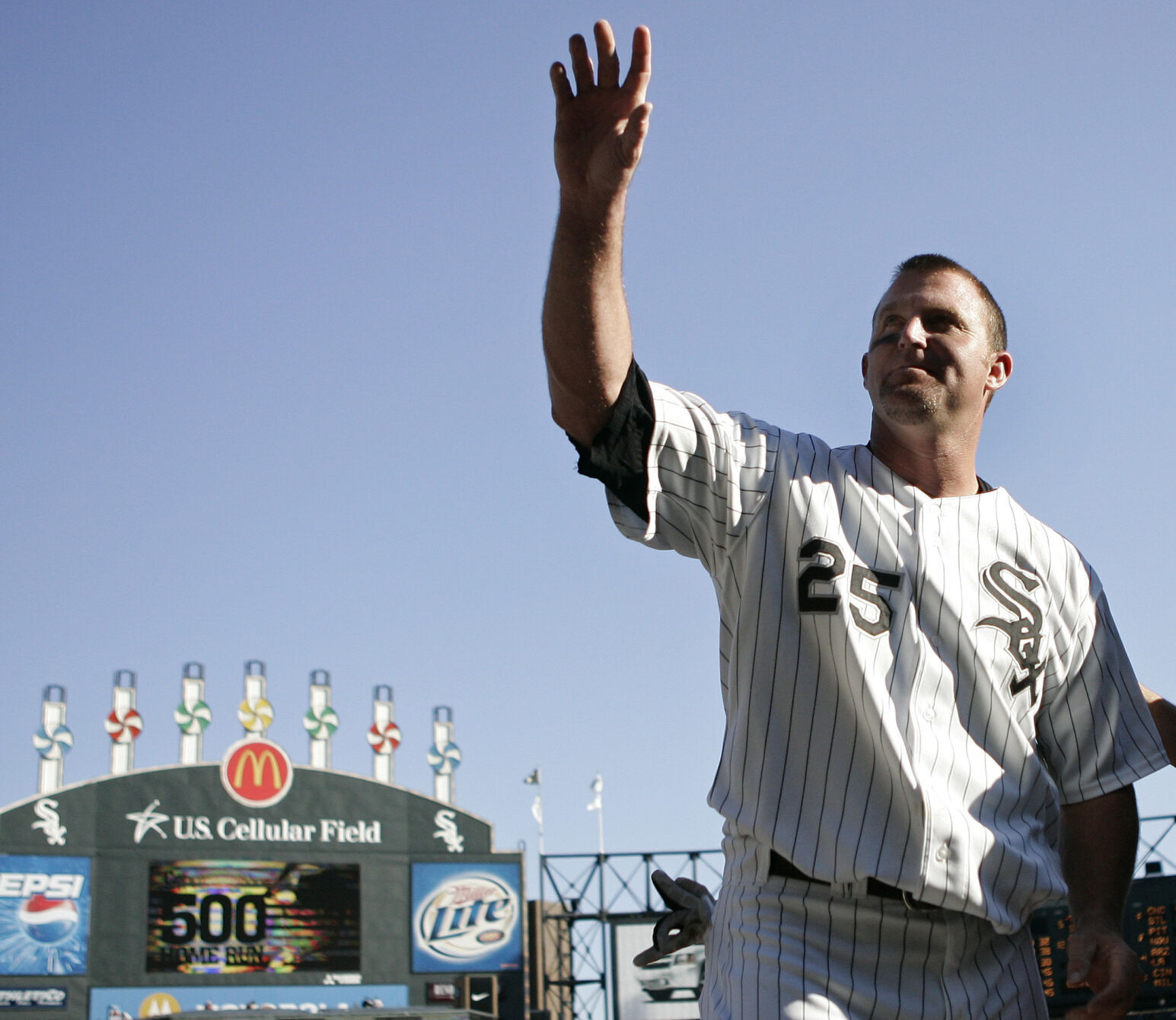 2007: Jim Thome becomes 23rd player to reach 500 home runs